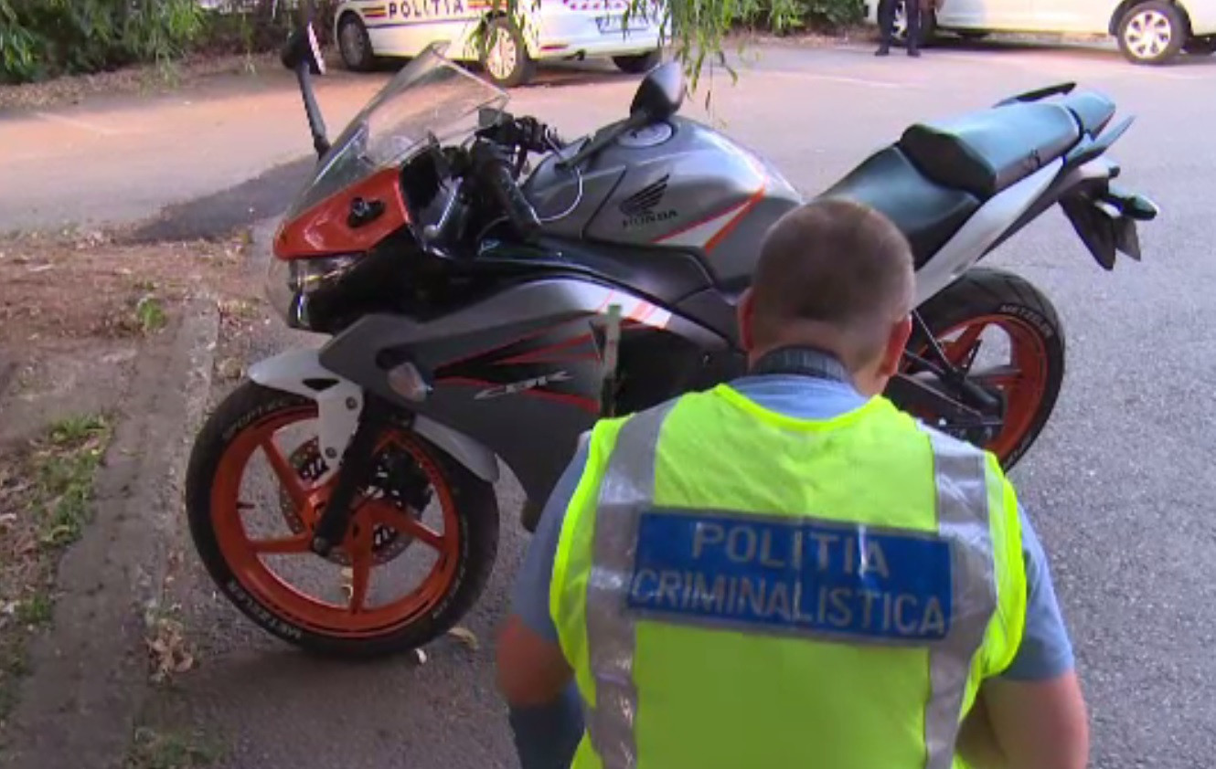 Un motociclist a accidentat o femeie și a fugit. Ce le-a spus ulterior polițiștilor