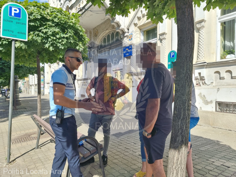 Surpriză pentru polițiști. Ce au găsit într-un portofel pierdut pe stradă și găsit de un trecător, în Arad