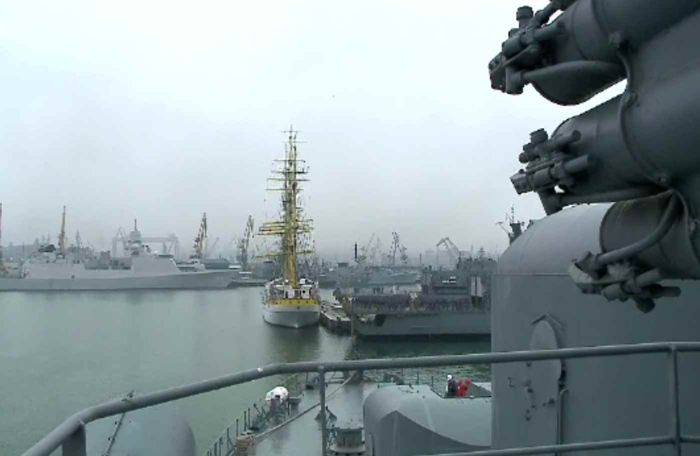 Avantajele cumpărării submarinelor franțuzești, explicate de un contraamiral și un general de brigadă