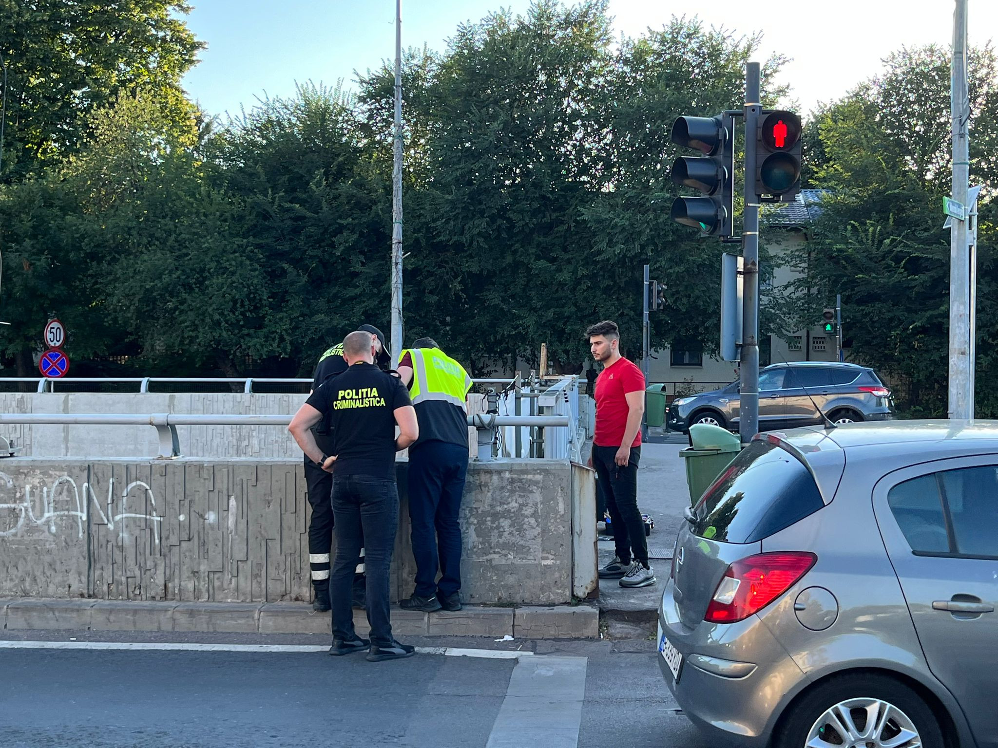 Un bărbat a căzut de pe Pasajul Băneasa din București