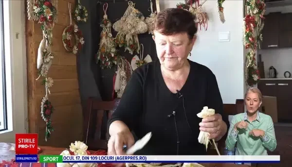 Tanti Margareta, meșter popular din Mureș, a primit distincția de „Tezaur Uman Viu” pentru împletitul foilor de porumb