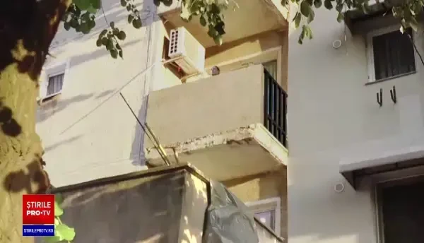 ANIMAȚIE GRAFICĂ. Cum s-a prăbușit balconul din Severin, rănind grav o femeie care întindea rufe
