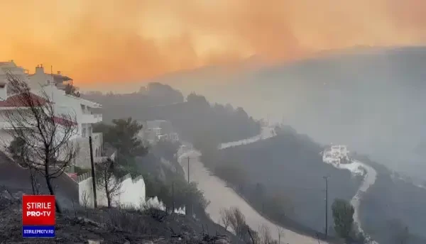 Pompierii români ajută la stingerea incendiilor de vegetație din Grecia