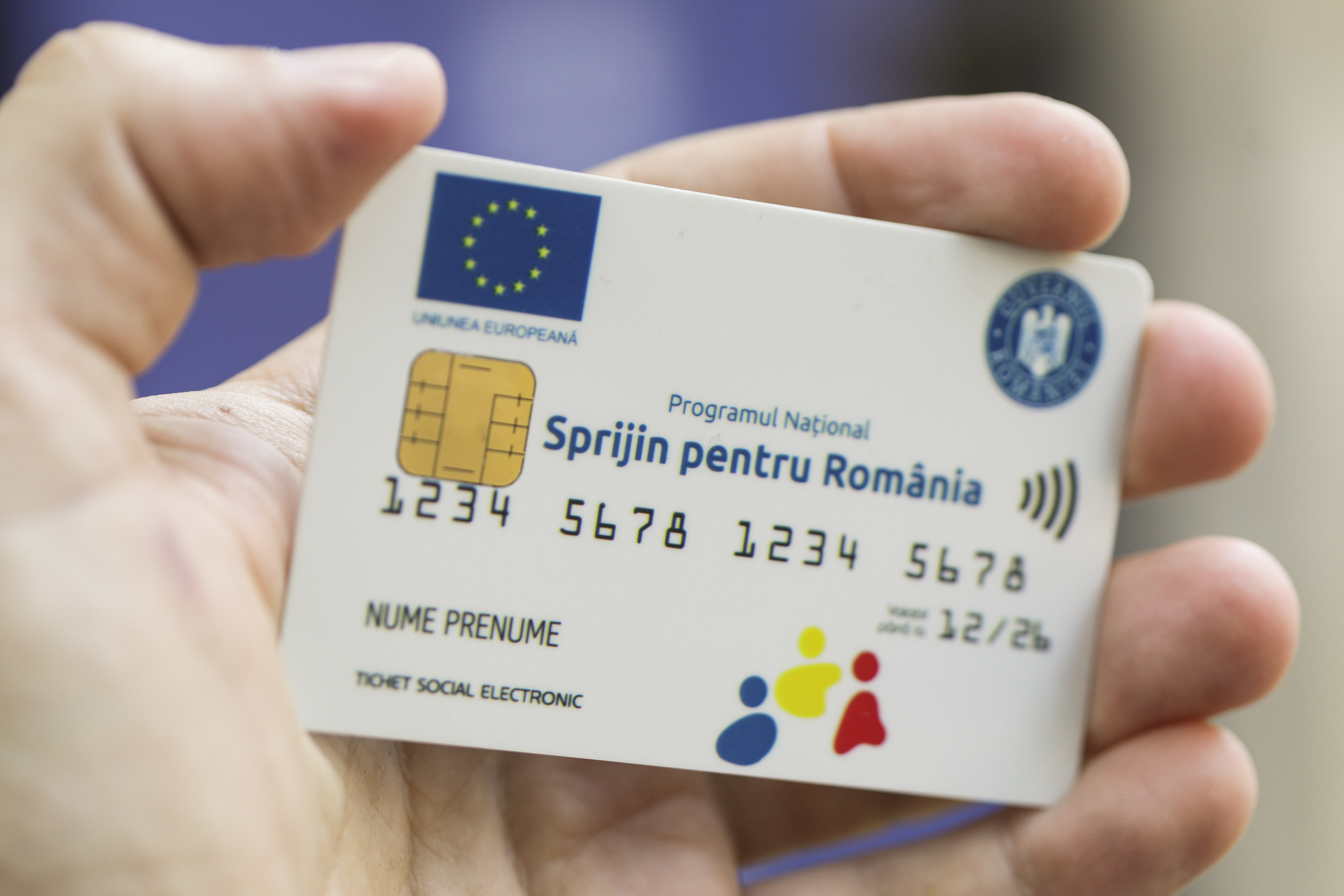 250 de lei pe lună pentru alimente şi mese calde. S-au emis deja peste 2 milioane de carduri