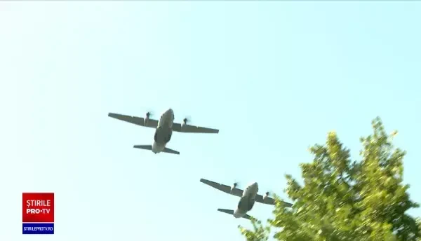 Spectacol pe cerul Capitalei de Ziua Aviației. Un ofițer din Forțele Aeriene Române a devenit cunoscut în toată lumea