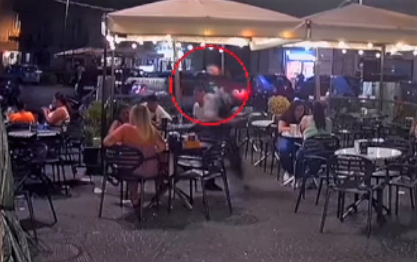 Turist elvețian jefuit cu pistolul la tâmplă în Napoli. Motivul ireal pentru care hoțul i-a returnat ceasul în scurt timp