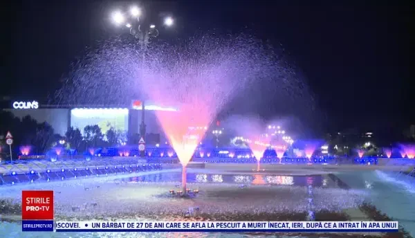 Bucureștenii s-au răcorit, după o zi cu temperaturi foarte ridicate, lângă fântânile arteziene