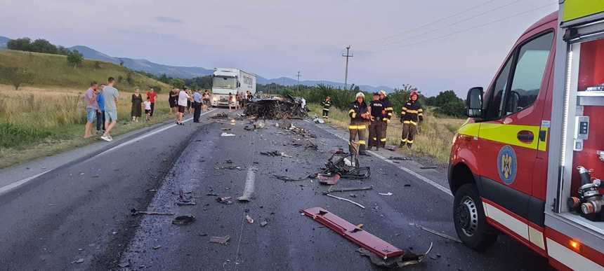 Grav accident în Caraș-Severin. Un bărbat a murit și altul a fost rănit