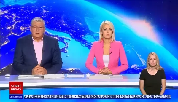 O mașină a luat foc în mers în județul Cluj. Șoferul a tras pe dreapta și a reuşit să iasă din autovehicul