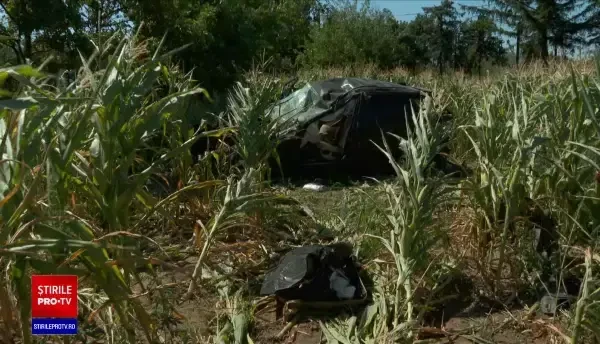 Familie distrusă în Focșani. O fată de 15 ani a fugit noaptea cu iubitul și au făcut accident cu mașina, iar ea a murit