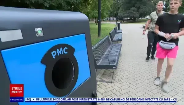 Coșuri de gunoi inteligente plasate pe străzile unui oraș din Belgia: Vorbesc cu oamenii și îi felicită pentru reciclare