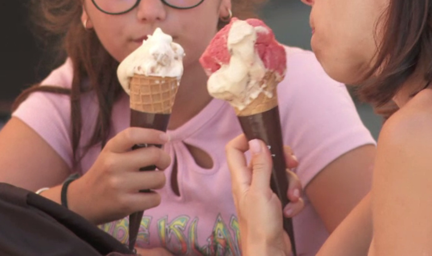 Ce mâncăm și ce bem pe timp de caniculă. Avertismentul specialiștilor