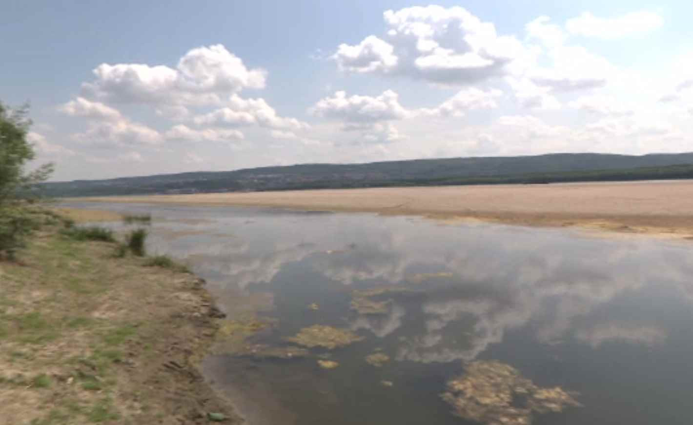 În trei județe nu mai este apă pentru irigații. Nivelul Dunării a scăzut și cu 13 metri