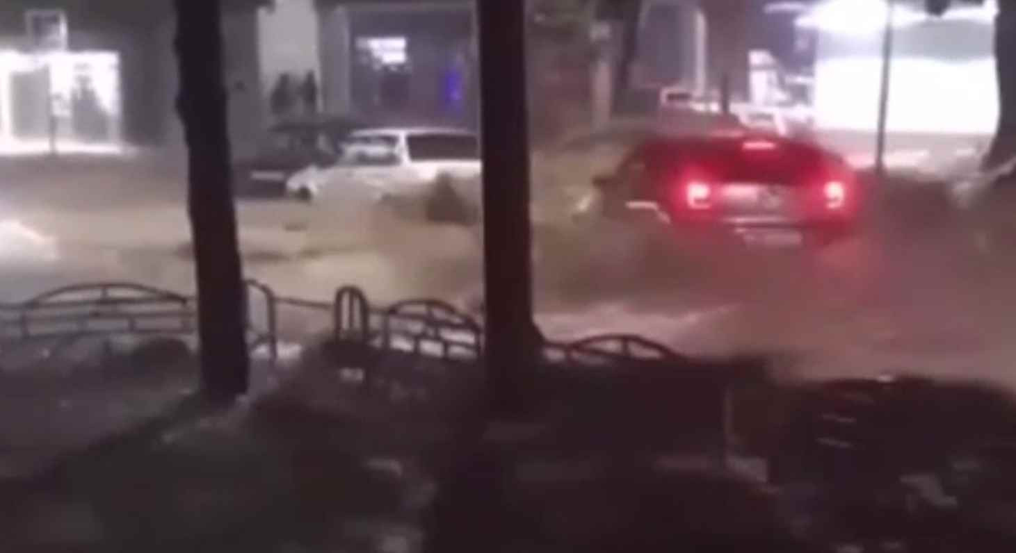 Potop biblic în orașul Soci din Rusia. S-a declarat stare de urgență