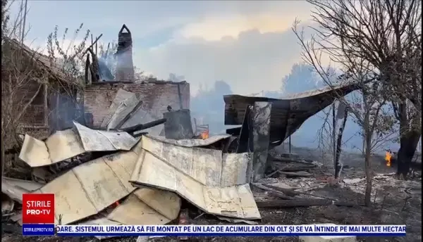 Weekend de foc: Șapte case din Dolj au fost cuprinse de un incendiu pornit de la candele aprinse în cimitir