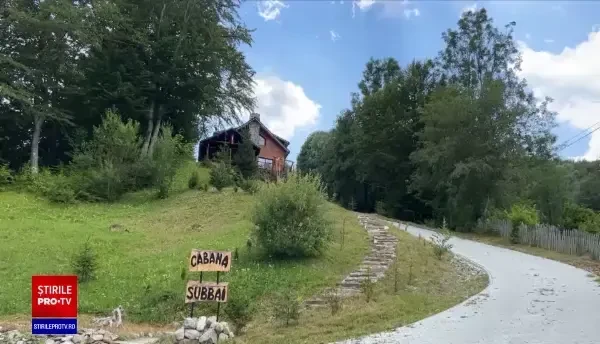 Șapte oameni au căzut cu balconul unei pensiuni din Valea Doftanei. Șase dintre ei au ajuns la spital