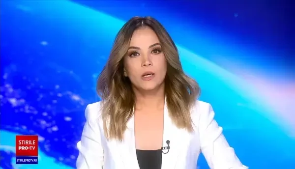 O pensiune celebră din Sarichioi a fost mistuită de flăcări. Oamenii au încercat să stingă focul cu apa din piscină