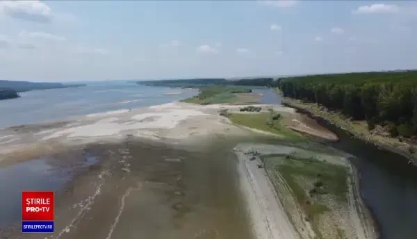 În trei județe nu mai este apă pentru irigații. Nivelul Dunării a scăzut și cu 13 metri