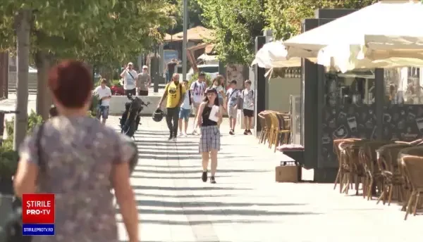 Ce mâncăm și ce bem pe timp de caniculă. Avertismentul specialiștilor