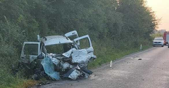 Accident grav, în Dâmbovița. Mai mulți oameni au rămas încarcerați. Doi morți, între care un copil