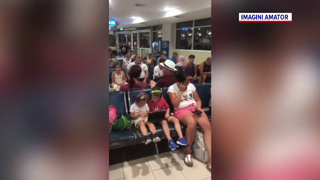 Nervi întinși la maximum pentru sute de turiști care se întorceau din Antalya. Cursa a avut o întârziere de 20 de ore