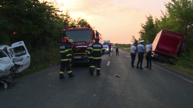Accident grav pe DN72, între Târgovişte şi Ploieşti. Două persoane au murit, iar alte trei se află în stare gravă la spital