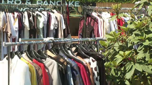 Cum ne îmbrăcăm în zilele de caniculă. Trebuie să fim atenți la culori și la materiale