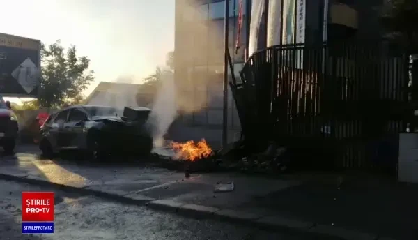 O mașină a ars ca o torță în Cluj Napoca