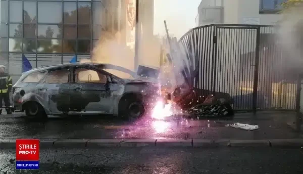 O mașină a ars ca o torță în Cluj