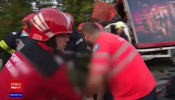 Accident grav pe DN72, între Târgovişte şi Ploieşti. Două persoane au murit, iar alte trei se află în stare gravă la spital