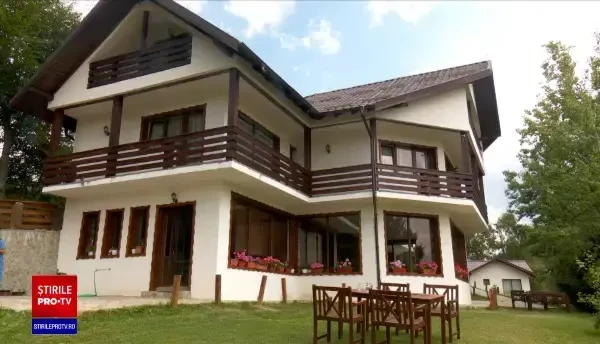 Românii fug de zilele de caniculă. Top destinații răcoroase de vacanță în care să călătoriți vara aceasta