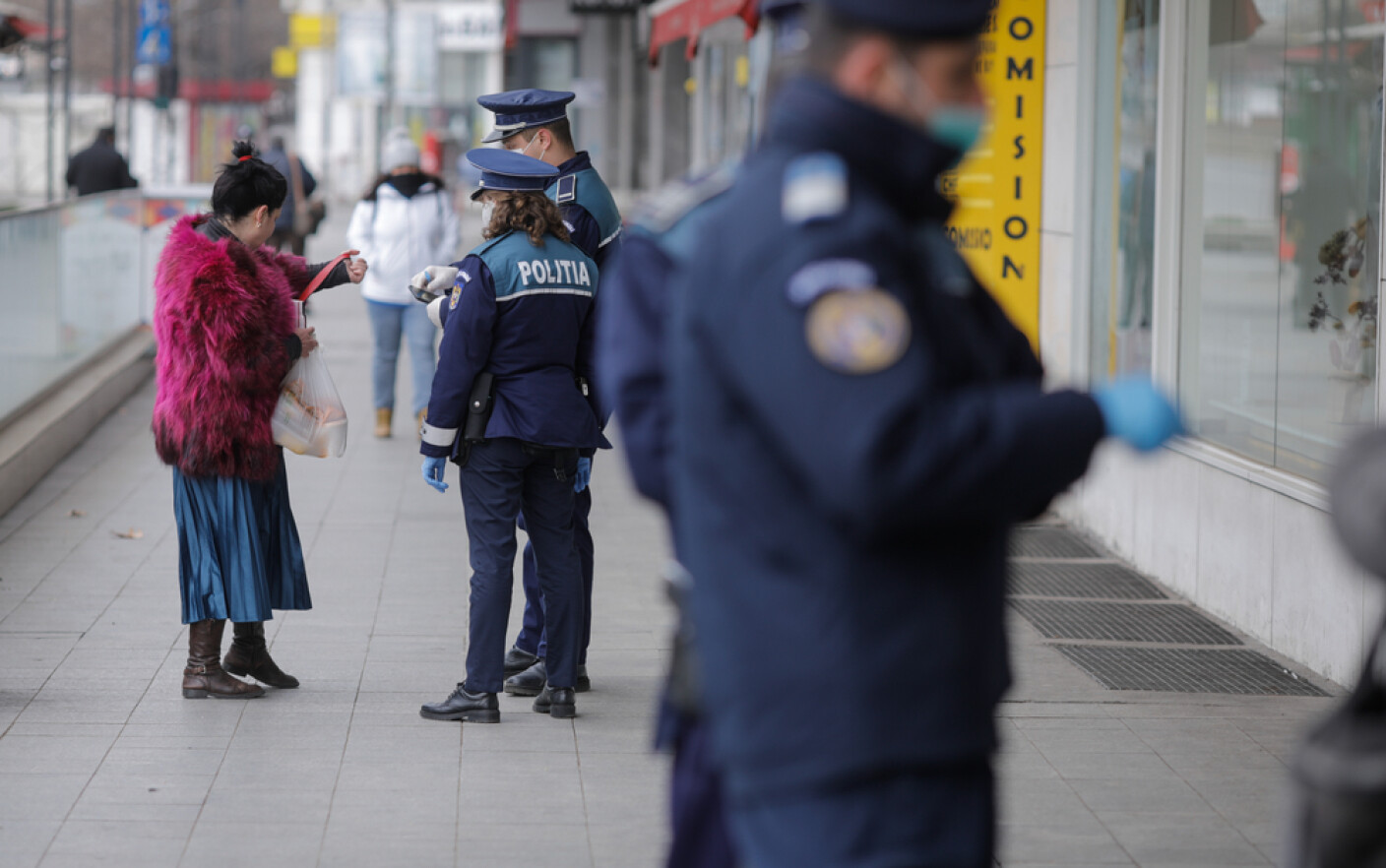 Polițiștii spun că toate amenzile date în pandemie au fost ilegale. Acum plătesc din banii lor cheltuielile de judecată