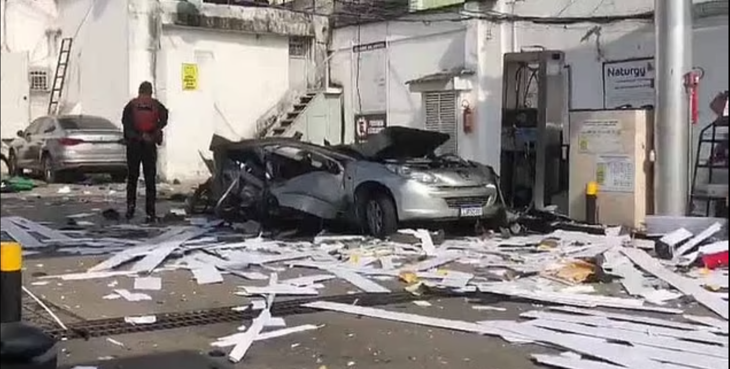 Moment terifiant într-o benzinărie: o mașină a explodat în timpul alimentării. VIDEO