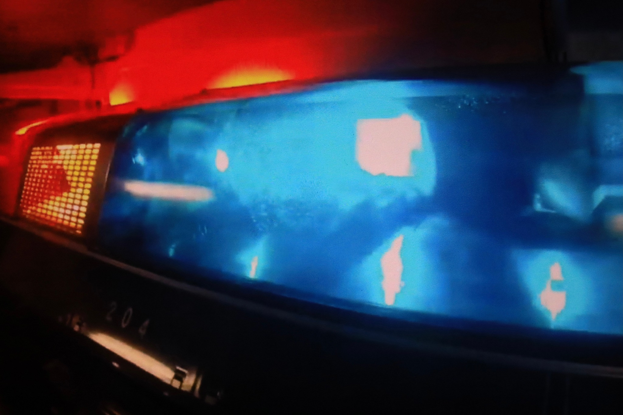 O adolescentă de 17 ani s-a aruncat de la etajul 4 al unui bloc din sectorul 1 al Capitalei