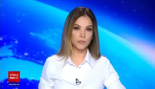 Incendiu puternic în Arad, pornit de la un foc de miriște. Pompierii au împiedicat flăcările să ajungă la case