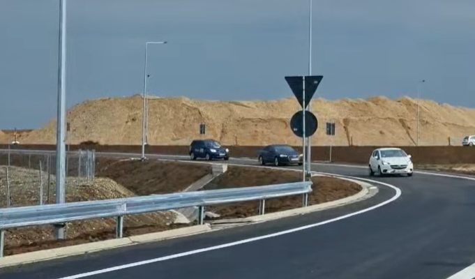 Directorul CNAIR anunţă că stadiul lucărilor la tronsonul 4 al Drumului Expres Craiova-Piteşti a ajuns la 48%. VIDEO
