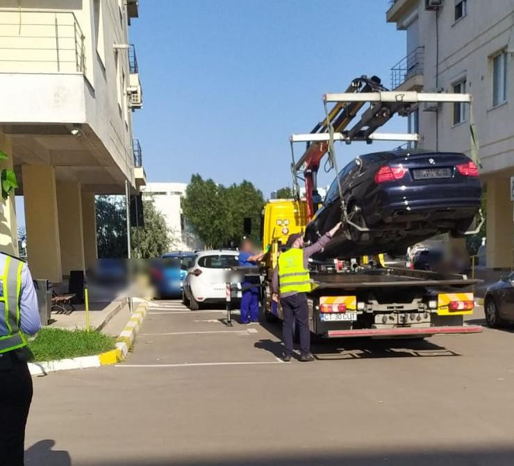 Doi turiști în Mamaia și-au dat jos plăcuțele de înmatriculare pentru a nu plăti parcarea. Ce au pățit