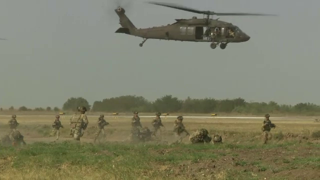 Exercițiu militar de amploare la Baza Aeriană Mihail Kogălniceanu. Mii de soldați români și străini au simulat un atac