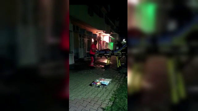 Tânăr înjunghiat de un bătrân, la Iași. În apărarea lui a sărit fratele geamăn, care l-a bătut crunt pe agresor