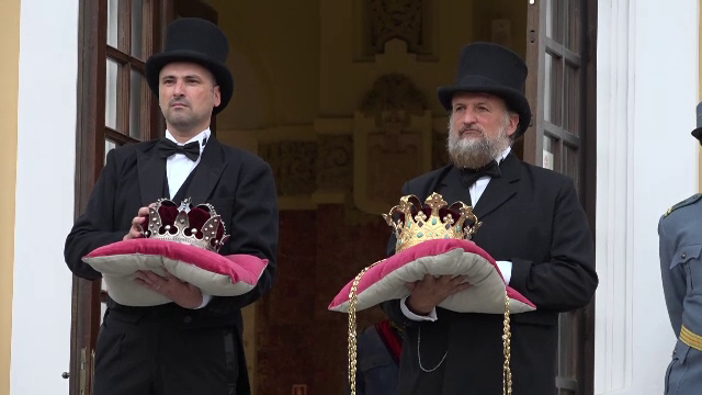 ”Onor pentru regi”. Reconstituirea încoronării Regelui Ferdinand I și a Reginei Maria a adunat sute de oameni la Alba Iulia