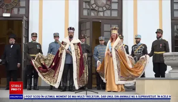 ”Onor pentru regi”. Reconstituirea încoronării Regelui Ferdinand I și a Reginei Maria a adunat sute de oameni la Alba Iulia