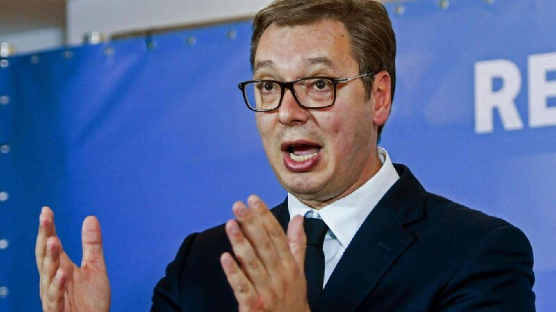 Situație tensionată la granița dintre Serbia și Kosovo. S-ar fi auzit și focuri de armă. Vucic: „Serbia nu va capitula”