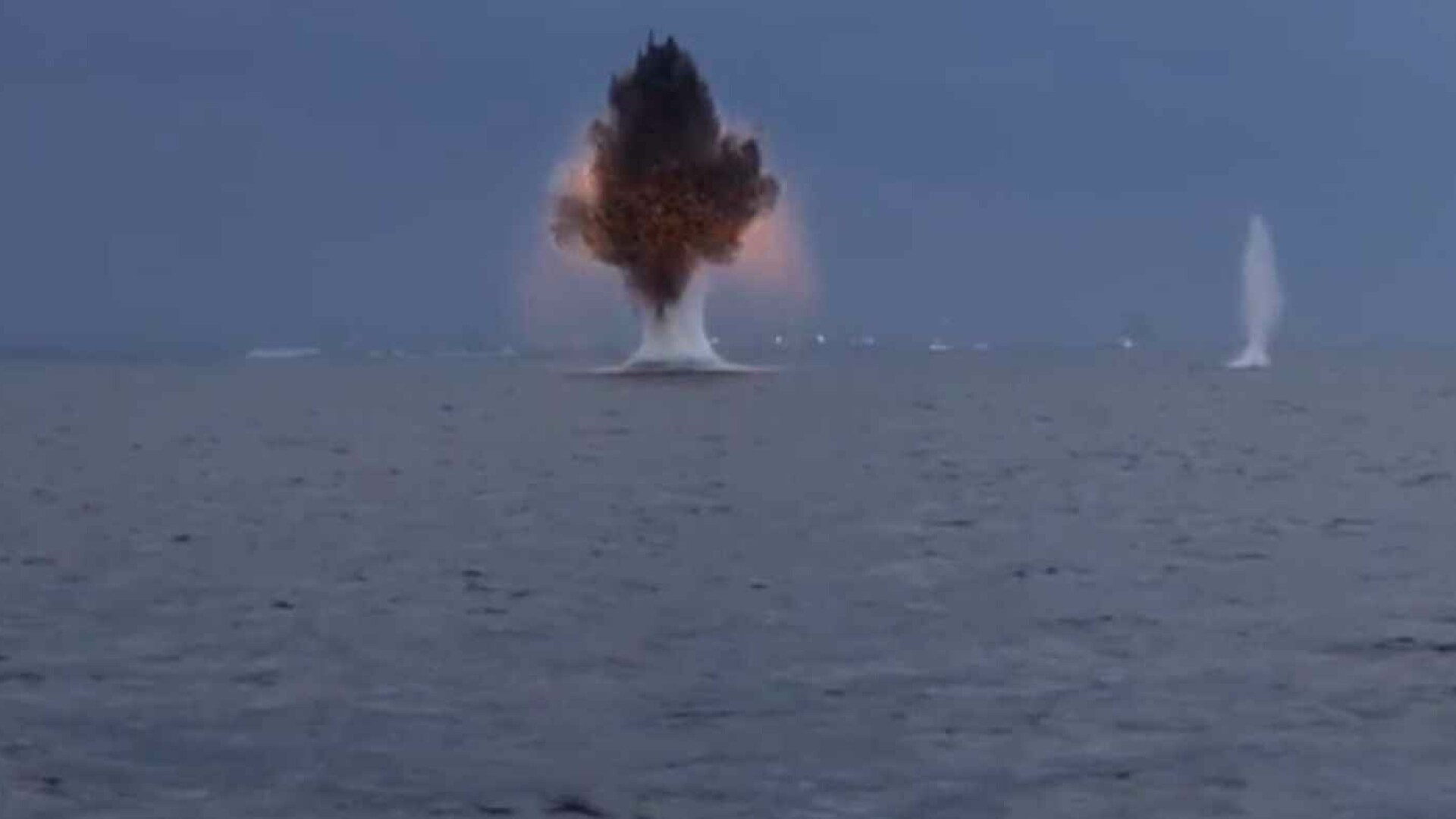 Mină marină, descoperită și distrusă la două mile de Eforie. Scafandrii militari au detonat-o într-o zonă sigură