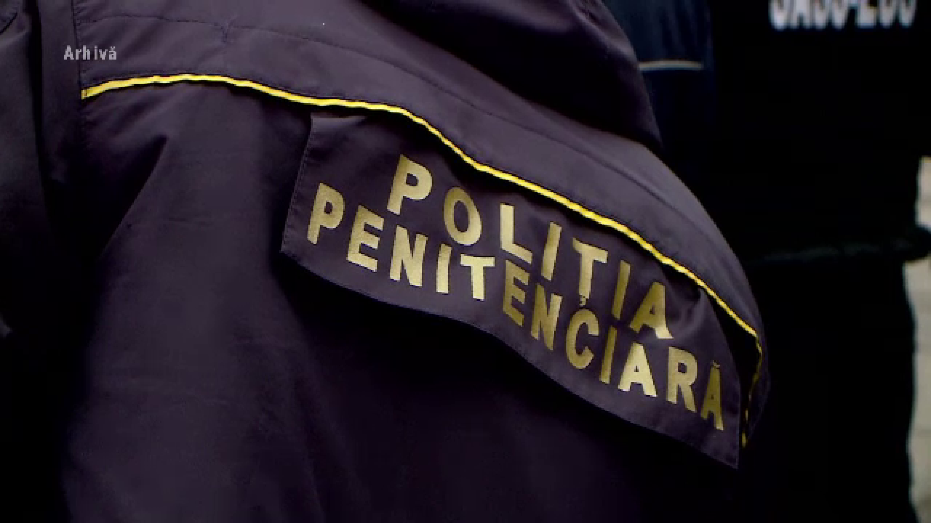 Polițiștii de penitenciare, protest în fața reprezentanței CE de la București. Vor menținerea pensiilor militare