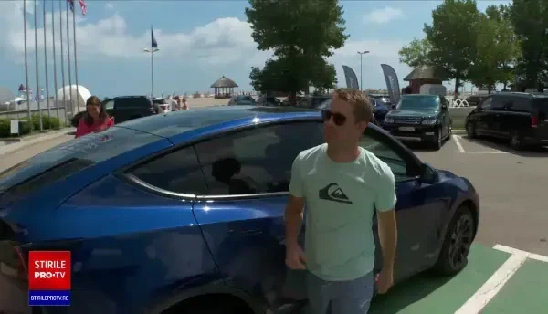 Experiența unui francez care a venit cu mașina electrică până în România. În cât timp a ajuns la Timișoara și apoi la Mamaia