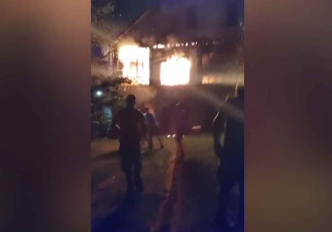 Incendiu la casa parohială din Liviu Rebreanu. Preotul a suferit arsuri