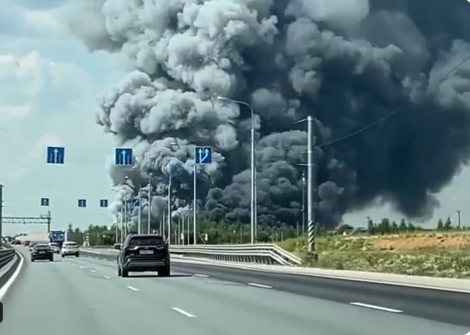 VIDEO Incendiu de proporții în Moscova. Fumul se vede din avion