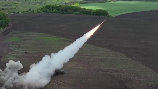 Ucraina raportează noi atacuri intense în sud și est. Cel puțin 10 morți în localitatea Piski