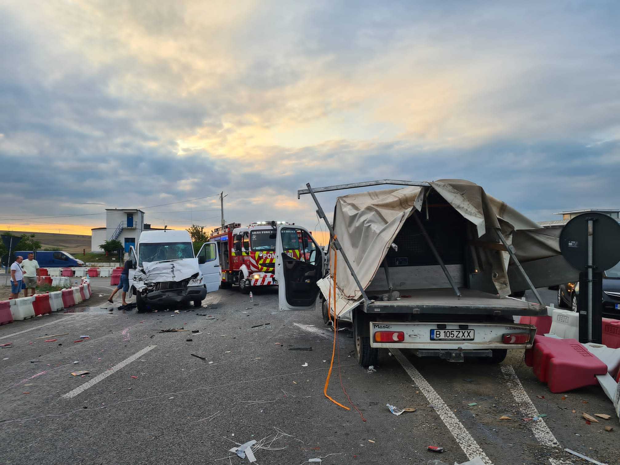 Accident grav în Iași, cu nouă răniți. Momentul a fost filmat. VIDEO