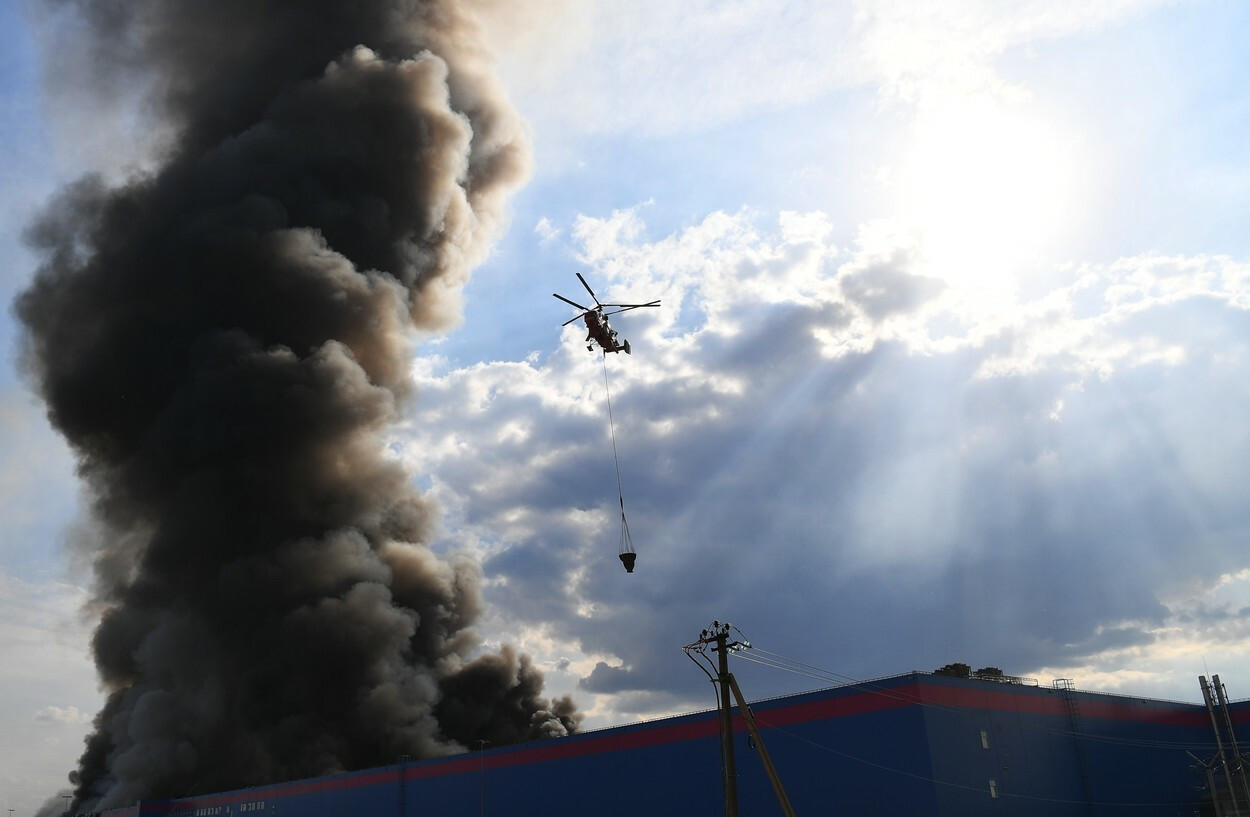 Incendiu devastator lângă Moscova. O persoană a murit, 13 au fost rănite